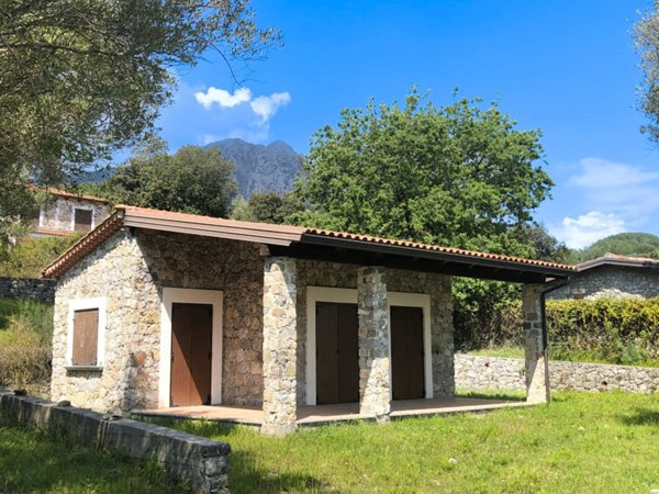 casa indipendente in vendita a San Giovanni a Piro in zona Scario
