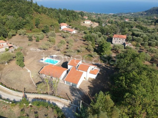 casa indipendente in vendita a San Giovanni a Piro in zona Scario