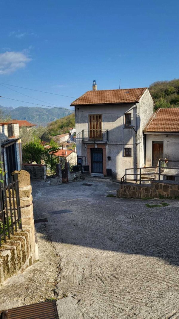 casa indipendente in vendita a San Gregorio Magno
