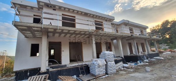 casa indipendente in vendita a San Mango Piemonte