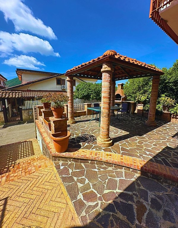 casa indipendente in vendita a San Mango Piemonte