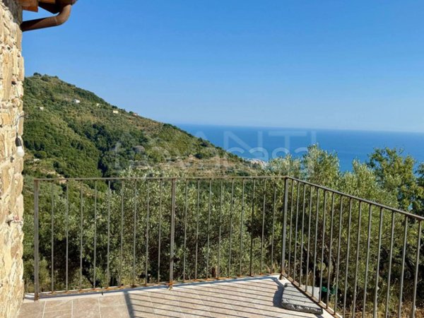 casa indipendente in vendita a San Mauro Cilento