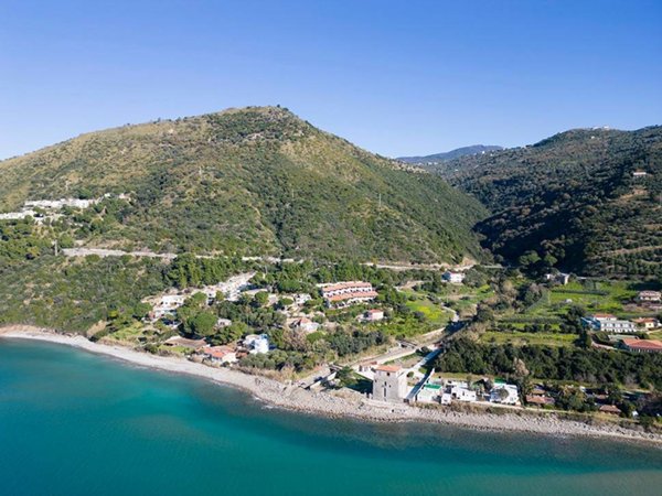 casa indipendente in vendita a San Mauro Cilento in zona Mezzatorre