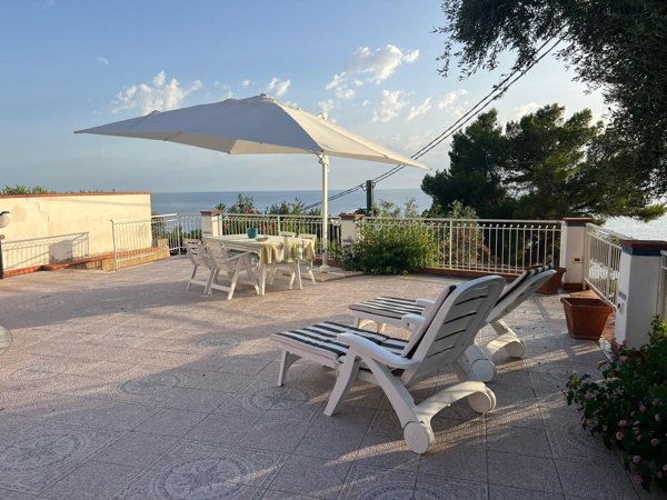 casa indipendente in vendita a San Mauro Cilento in zona Mezzatorre