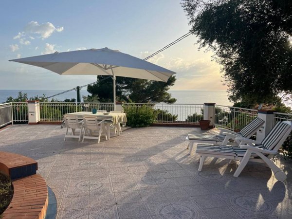 casa indipendente in vendita a San Mauro Cilento in zona Mezzatorre