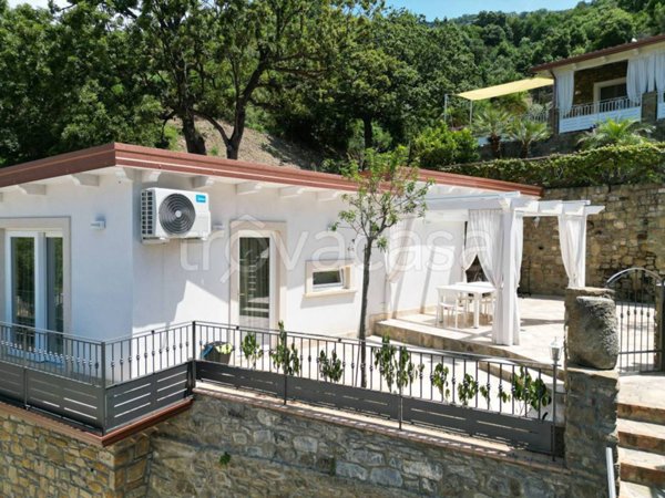 casa indipendente in vendita a San Mauro Cilento in zona Mezzatorre