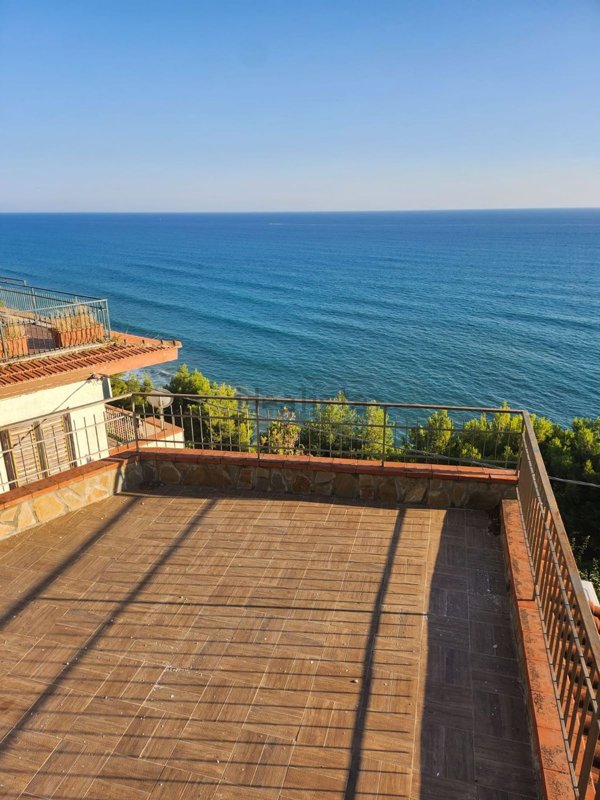 pentavano in vendita a San Mauro Cilento in zona Mezzatorre