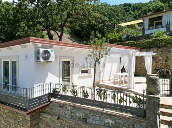 casa indipendente in vendita a San Mauro Cilento in zona Mezzatorre