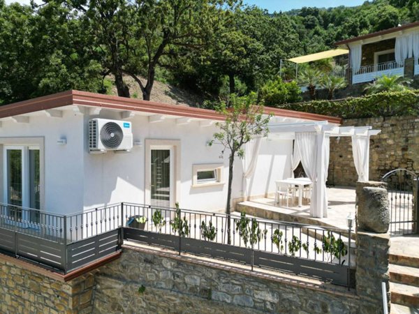 casa indipendente in vendita a San Mauro Cilento in zona Mezzatorre