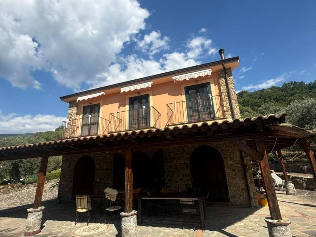 casa indipendente in vendita a San Mauro Cilento
