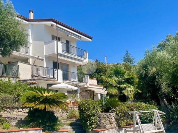 casa indipendente in vendita a Santa Marina