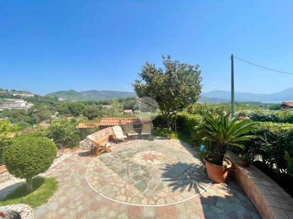 casa indipendente in vendita a Santa Marina