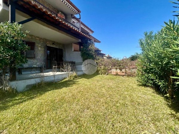 casa indipendente in vendita a Santa Marina