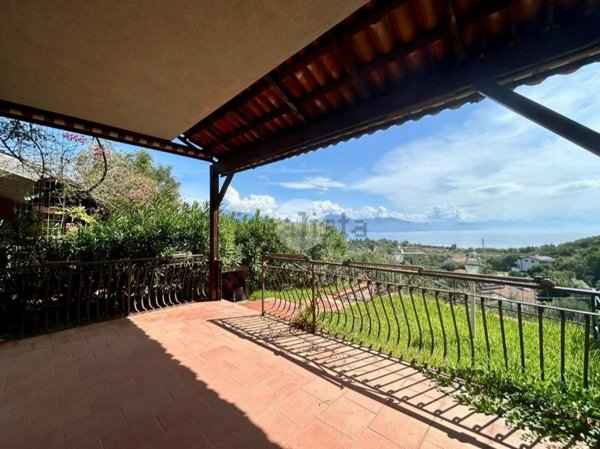 casa indipendente in vendita a Santa Marina