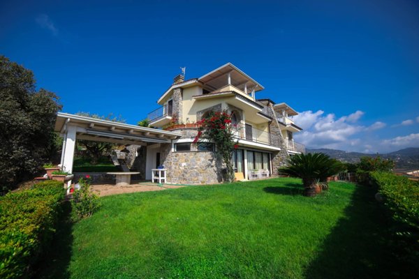 casa indipendente in vendita a Santa Marina