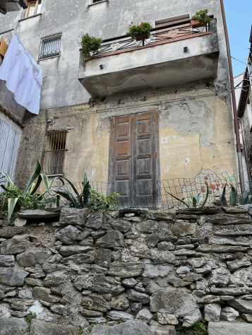 locale di sgombero in vendita a Santa Marina