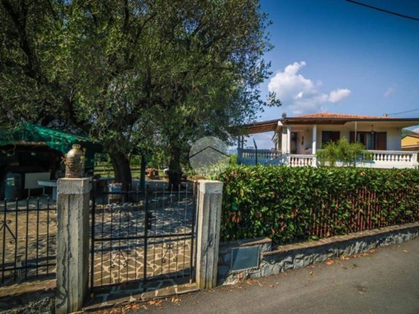 casa indipendente in vendita a Santa Marina