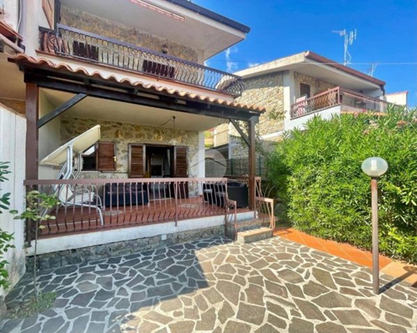 casa indipendente in vendita a Santa Marina