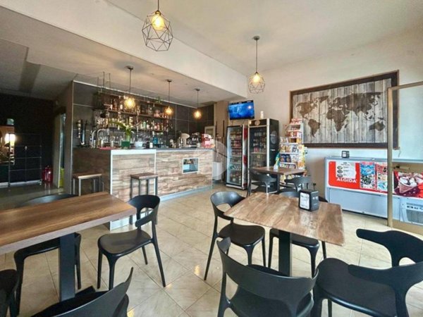 negozio in vendita a Santa Marina