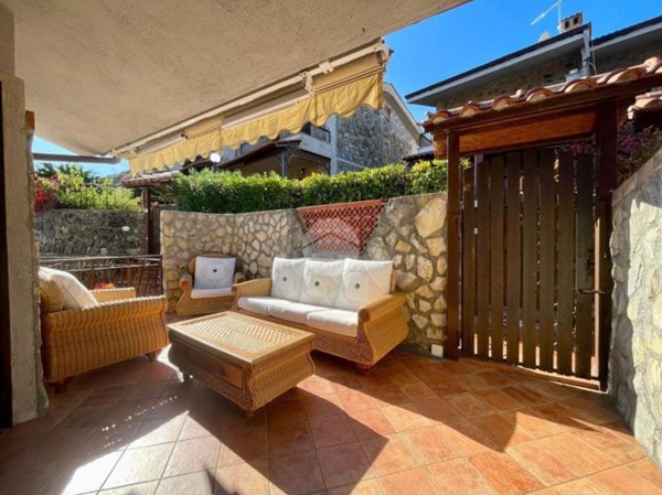 casa indipendente in vendita a Santa Marina