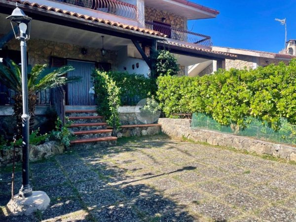 casa indipendente in vendita a Santa Marina