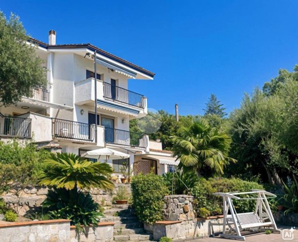 casa indipendente in vendita a Santa Marina
