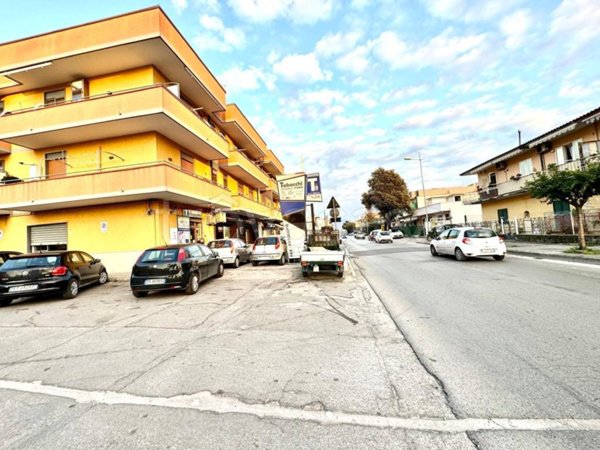 locale commerciale in vendita a Sant'Egidio del Monte Albino