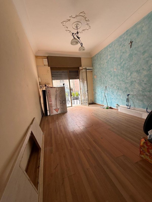 locale commerciale in vendita a Sant'Egidio del Monte Albino