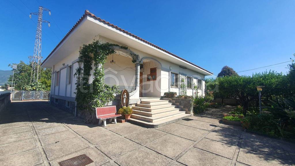 casa indipendente in vendita a San Valentino Torio