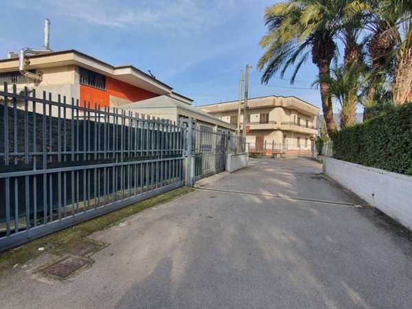 negozio in vendita a San Valentino Torio