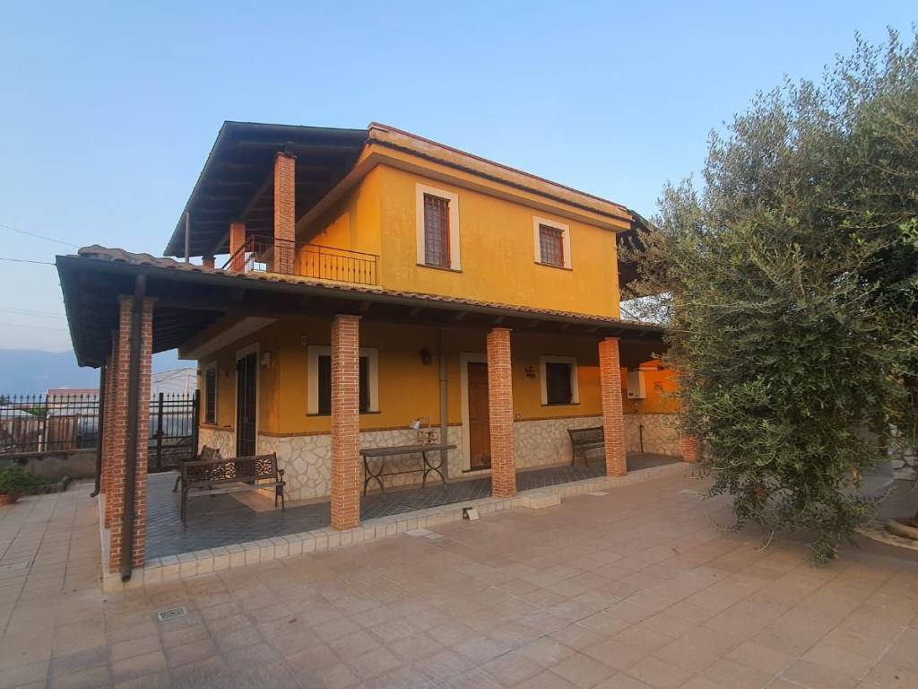 casa indipendente in vendita a San Valentino Torio