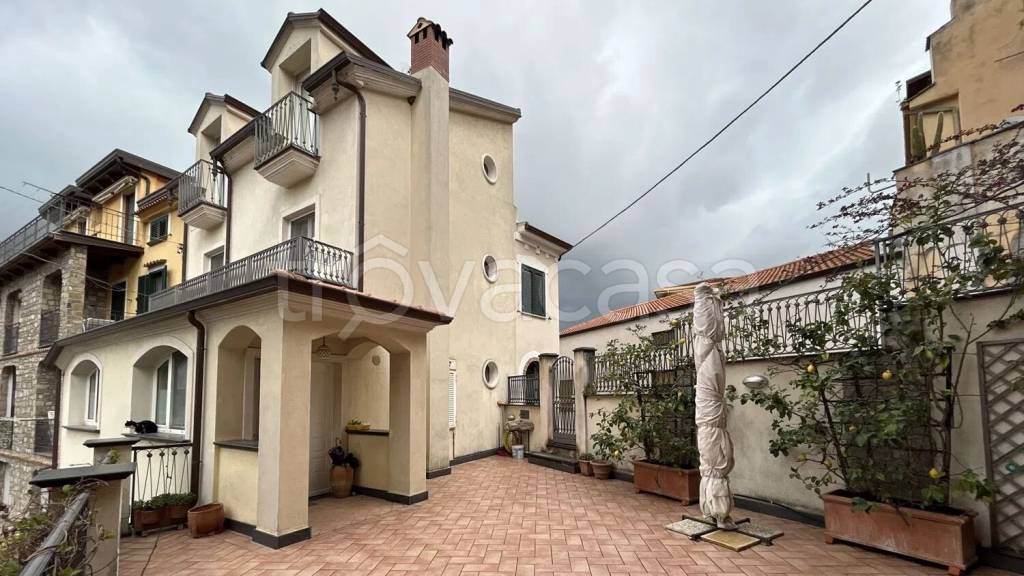 casa indipendente in vendita a Sapri