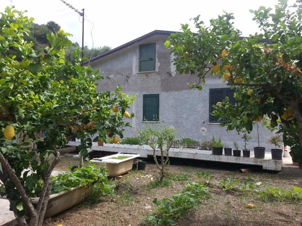 casa indipendente in vendita a Sapri