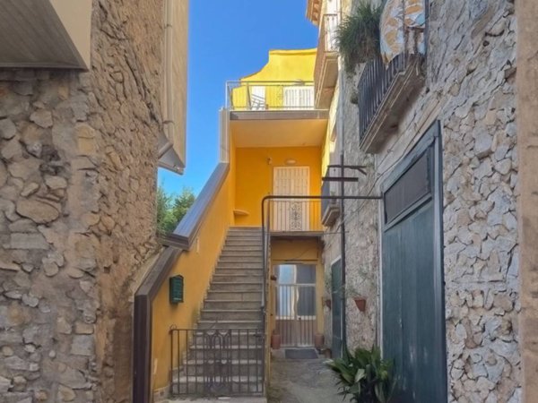 casa indipendente in vendita a Sapri