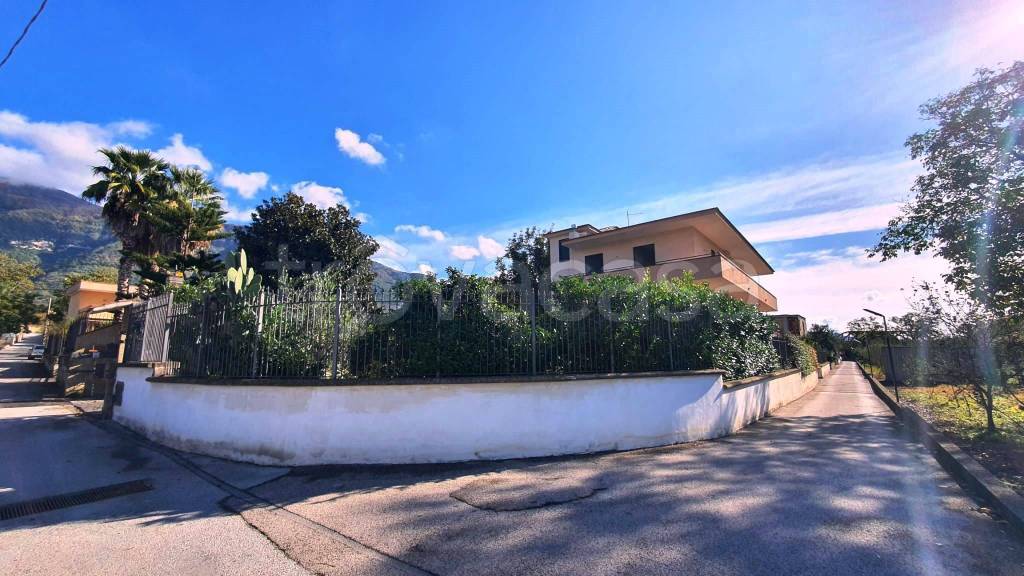 casa indipendente in vendita a Sarno