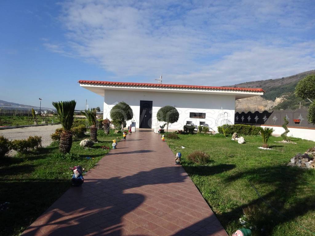 casa indipendente in vendita a Sarno in zona Foce