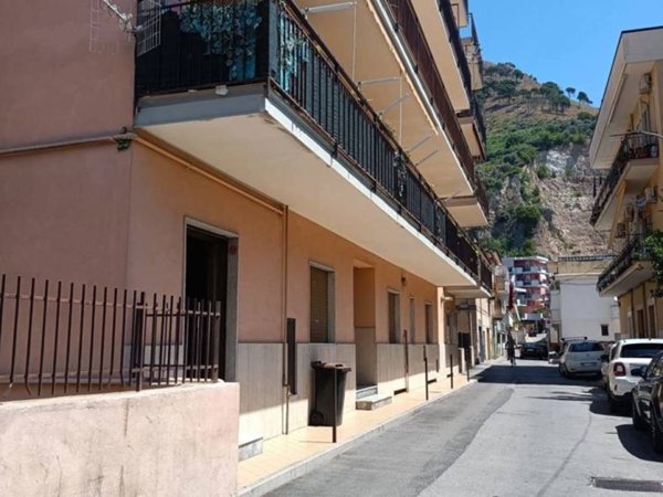 locale commerciale in vendita a Sarno
