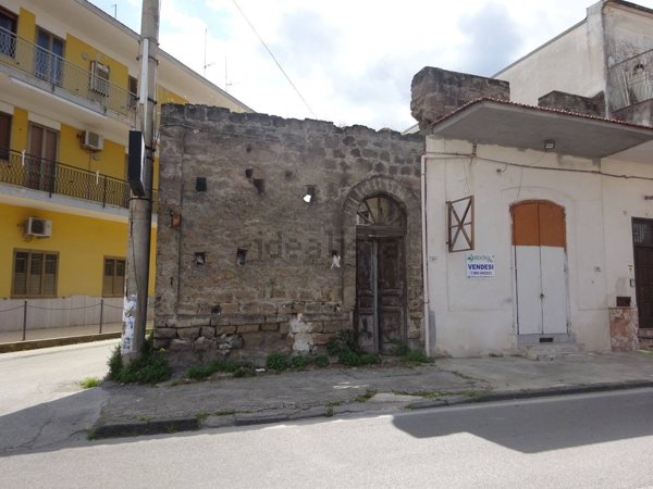 locale commerciale in vendita a Sarno