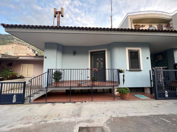 casa indipendente in vendita a Sarno