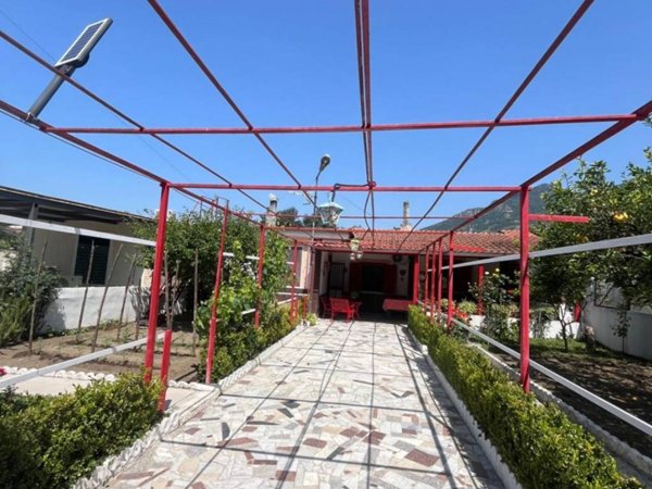 casa indipendente in vendita a Sarno