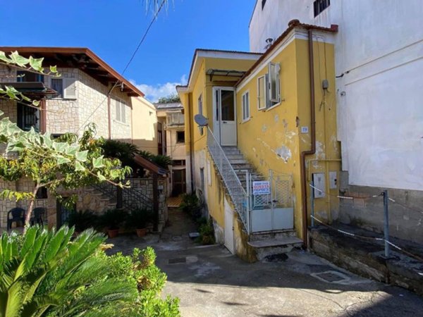 casa indipendente in vendita a Sarno