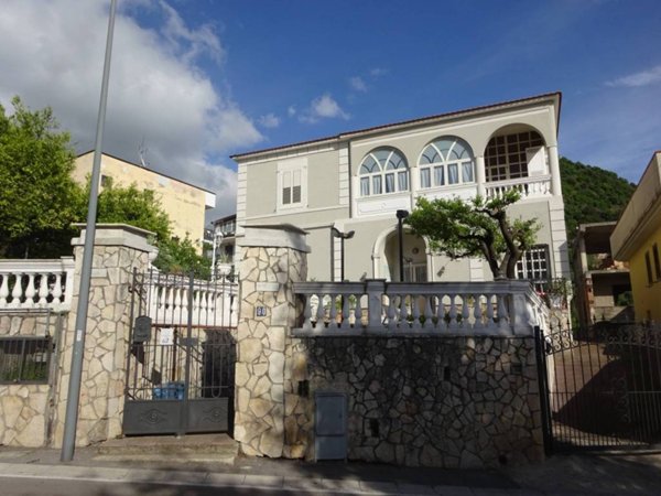 casa indipendente in vendita a Sarno in zona Episcopio