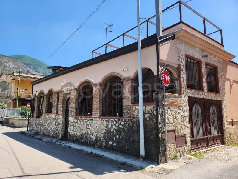 casa indipendente in vendita a Sarno