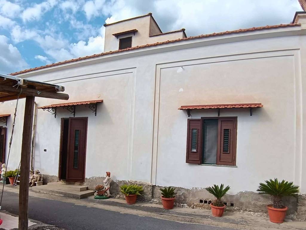 casa indipendente in vendita a Sarno in zona Foce