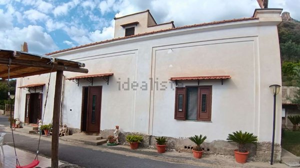 casa indipendente in vendita a Sarno