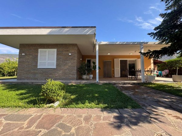 casa indipendente in vendita a Sarno