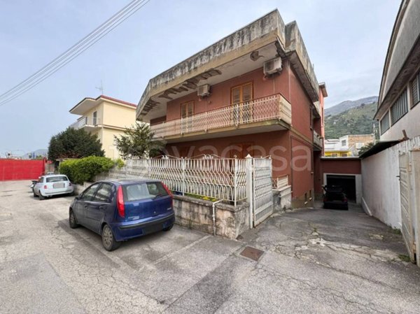 casa indipendente in vendita a Sarno