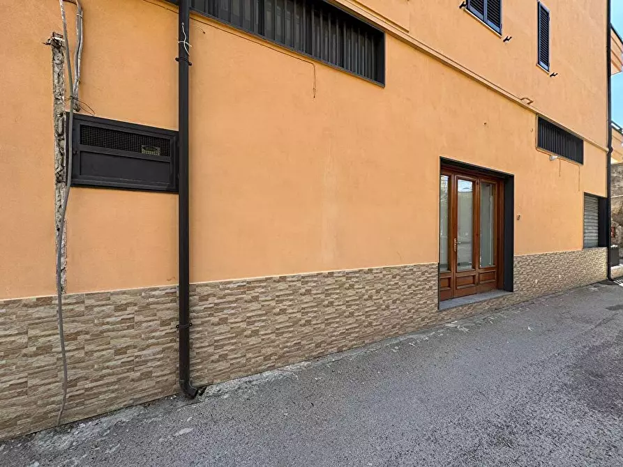 locale commerciale in vendita a Sarno