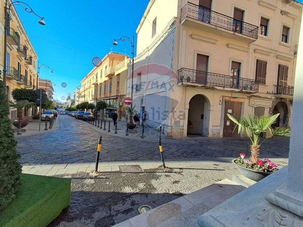 locale commerciale in vendita a Sarno