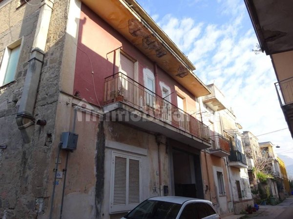casa indipendente in vendita a Sarno
